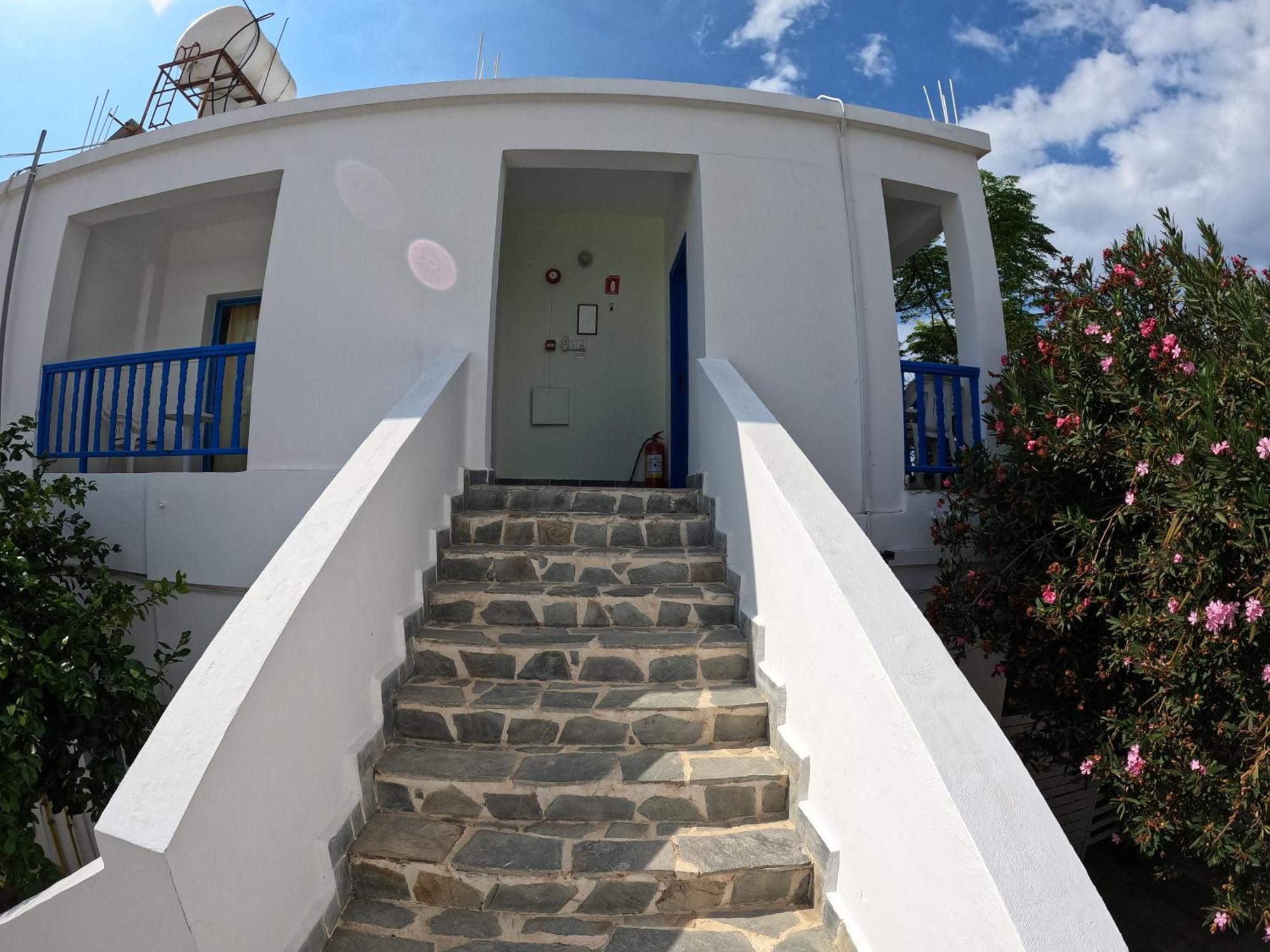 Island Budget Apartments Paphos Exterior photo